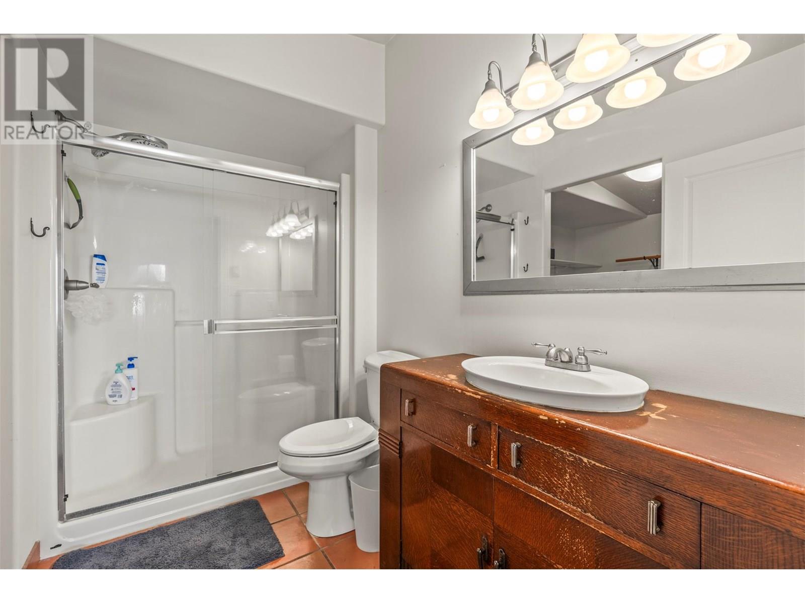 2640 Lakeshore Road, Vernon