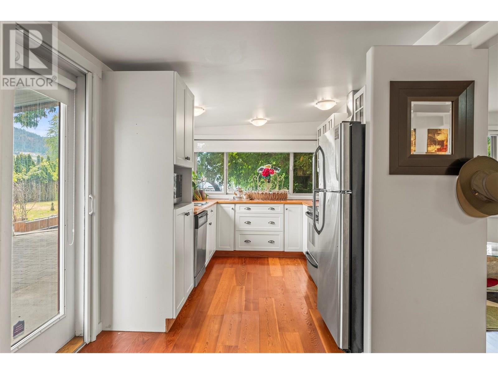 2640 Lakeshore Road, Vernon