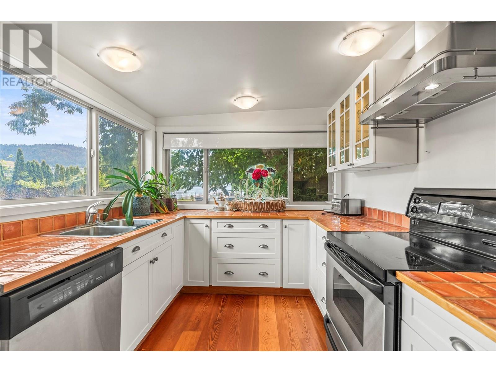 2640 Lakeshore Road, Vernon