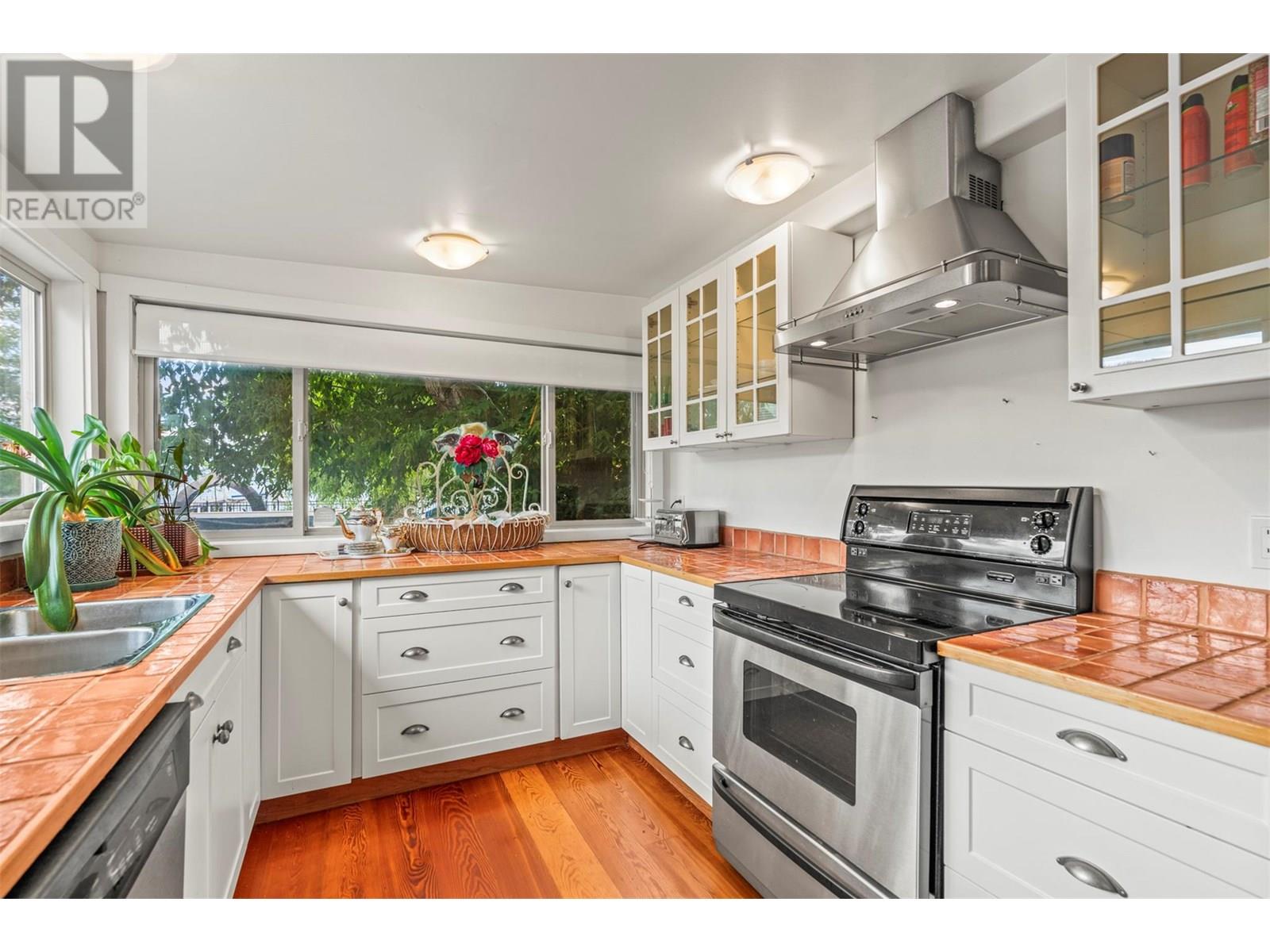 2640 Lakeshore Road, Vernon