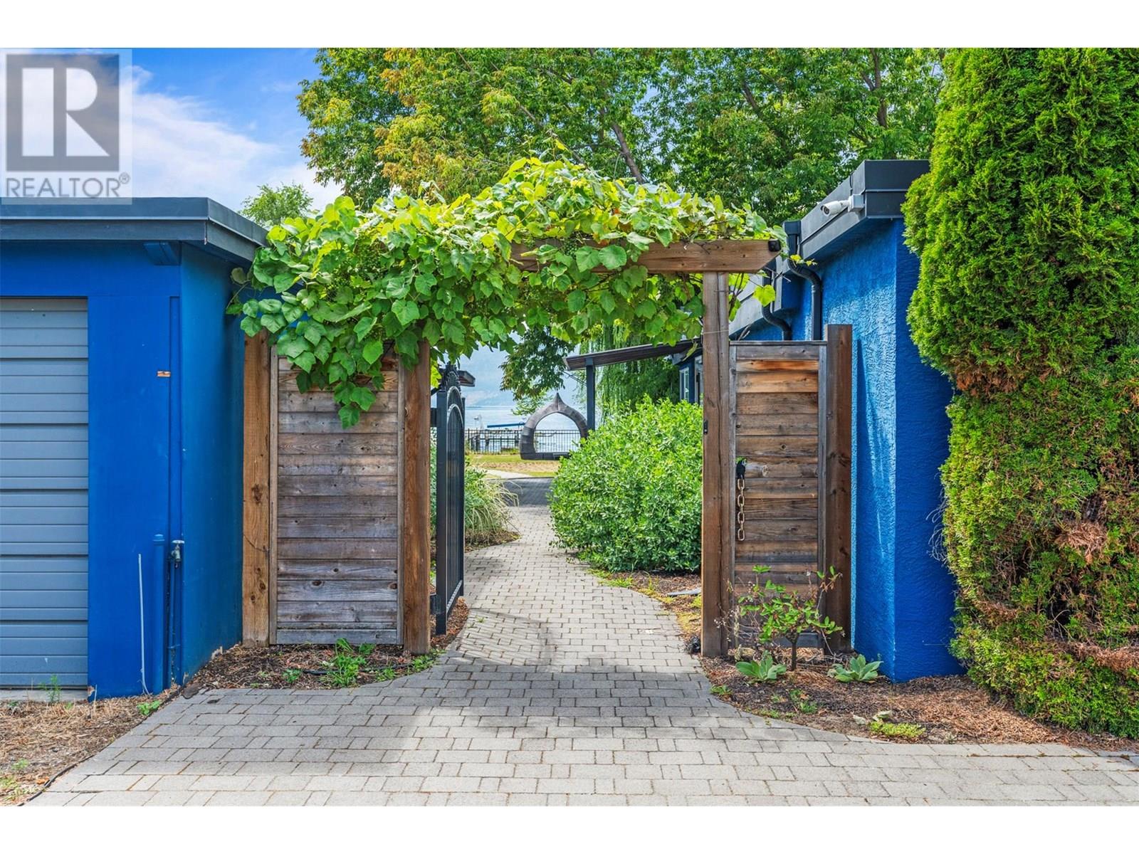 2640 Lakeshore Road, Vernon