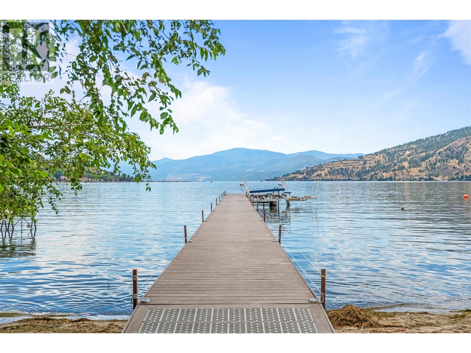 2640 Lakeshore Road, Vernon