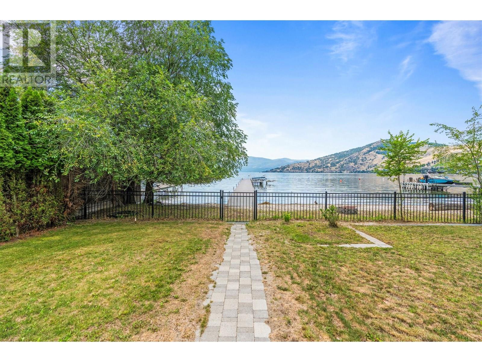 2640 Lakeshore Road, Vernon