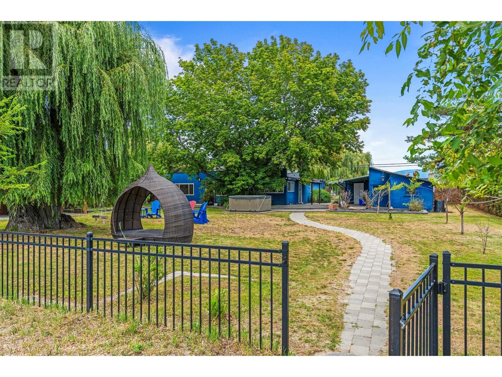 2640 Lakeshore Road, Vernon