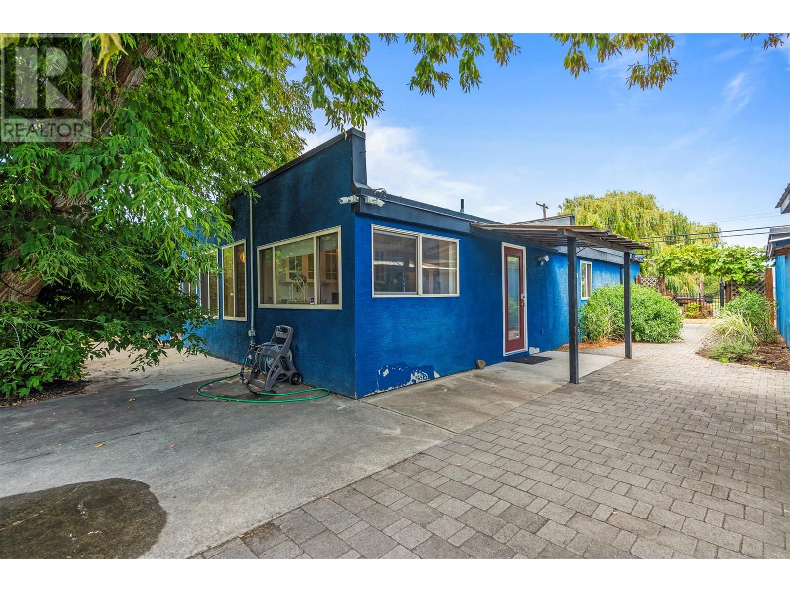 2640 Lakeshore Road, Vernon