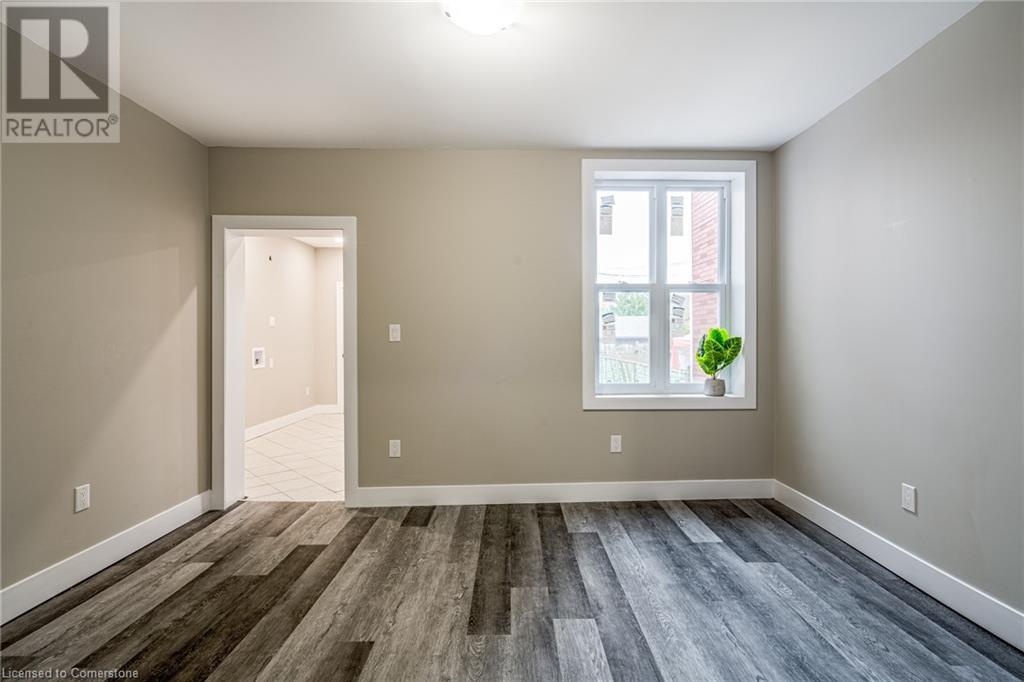 Photo 11 of 100 Sherman Avenue N, Hamilton ON