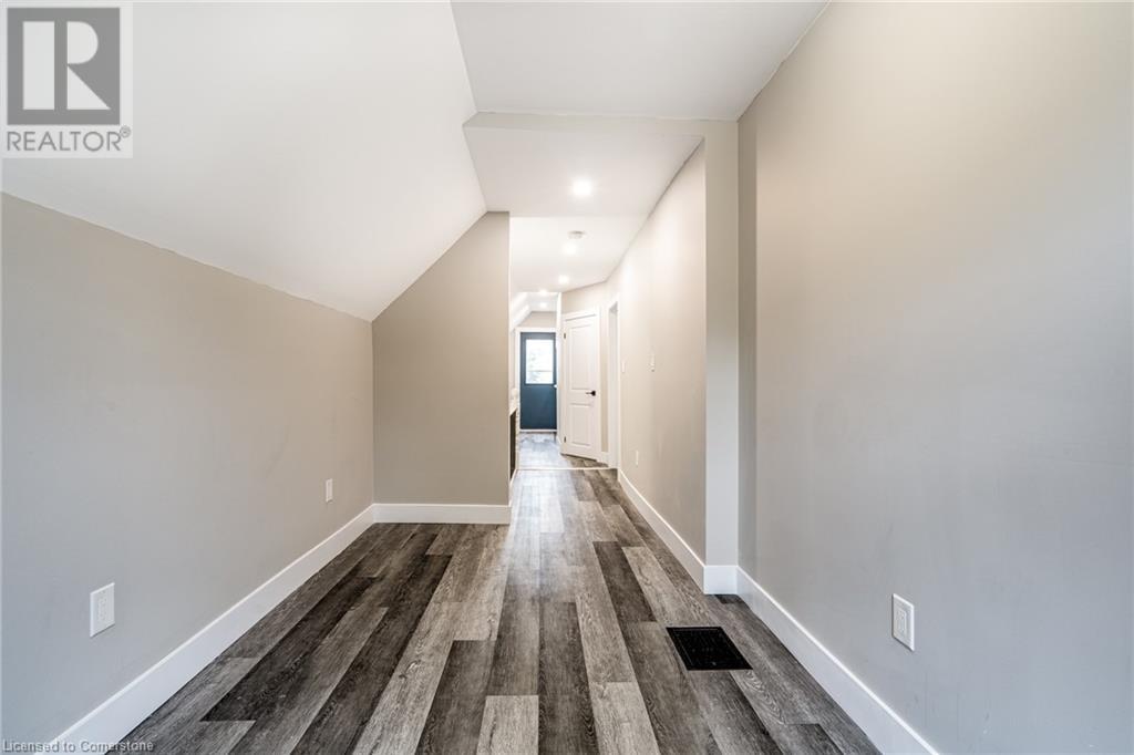 Photo 23 of 100 Sherman Avenue N, Hamilton ON