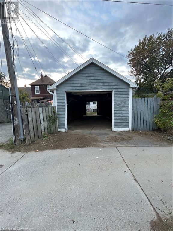Photo 34 of 100 Sherman Avenue N, Hamilton ON