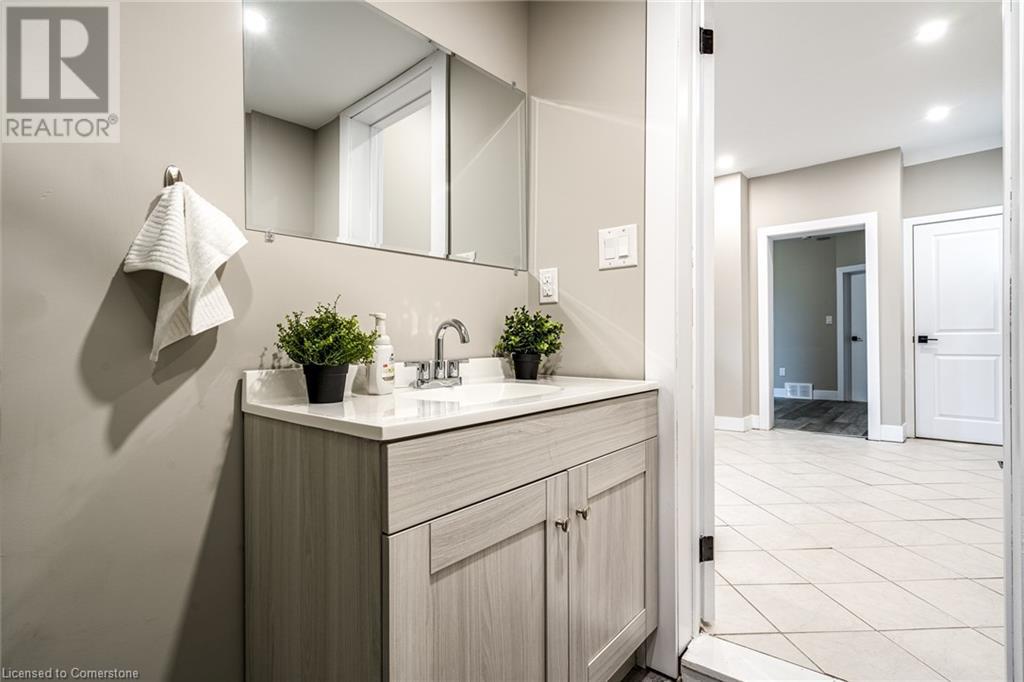 Photo 13 of 100 Sherman Avenue N, Hamilton ON