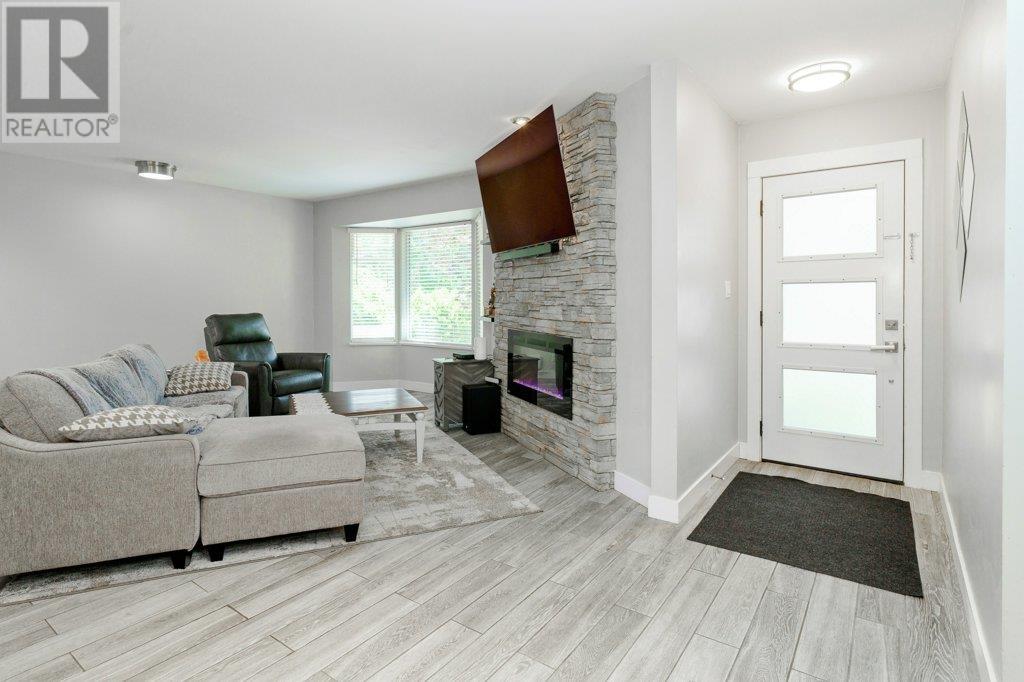 Photo 10 of 12060 208 Street, Maple Ridge BC
