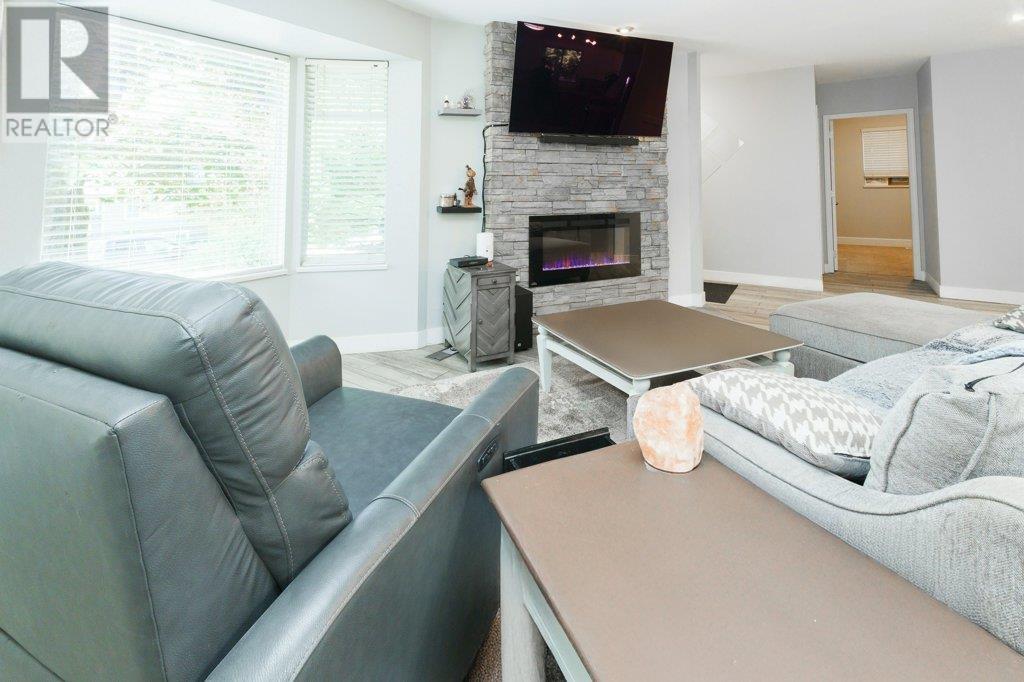 Photo 17 of 12060 208 Street, Maple Ridge BC