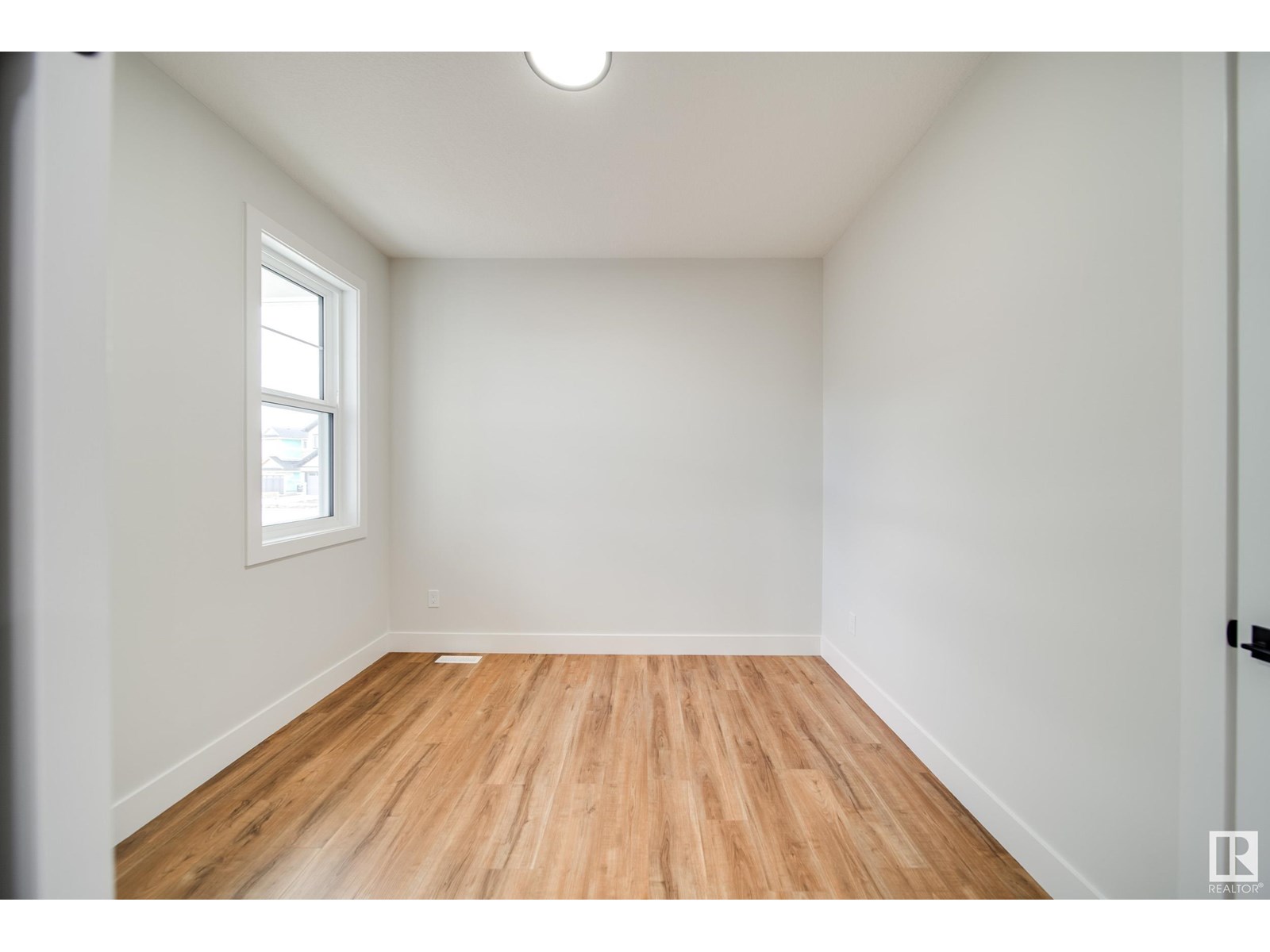 8812 183 AV NW, Edmonton