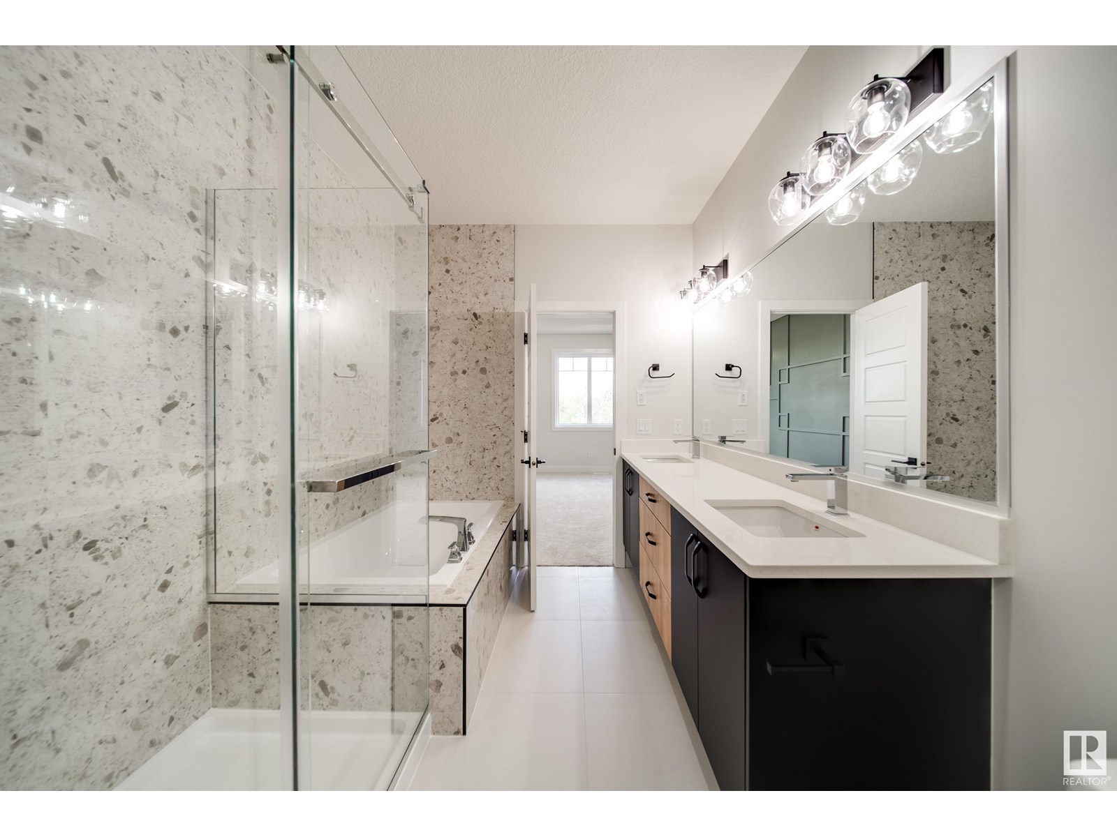 8812 183 AV NW, Edmonton