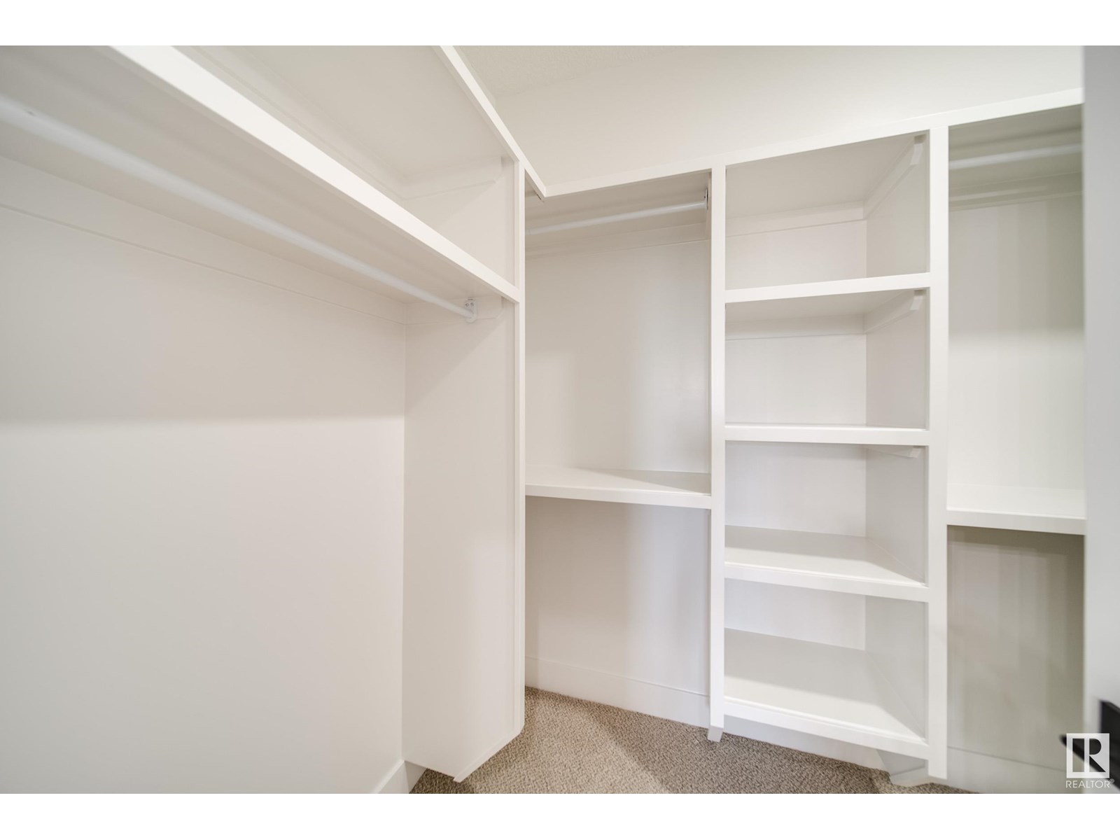 8812 183 AV NW, Edmonton