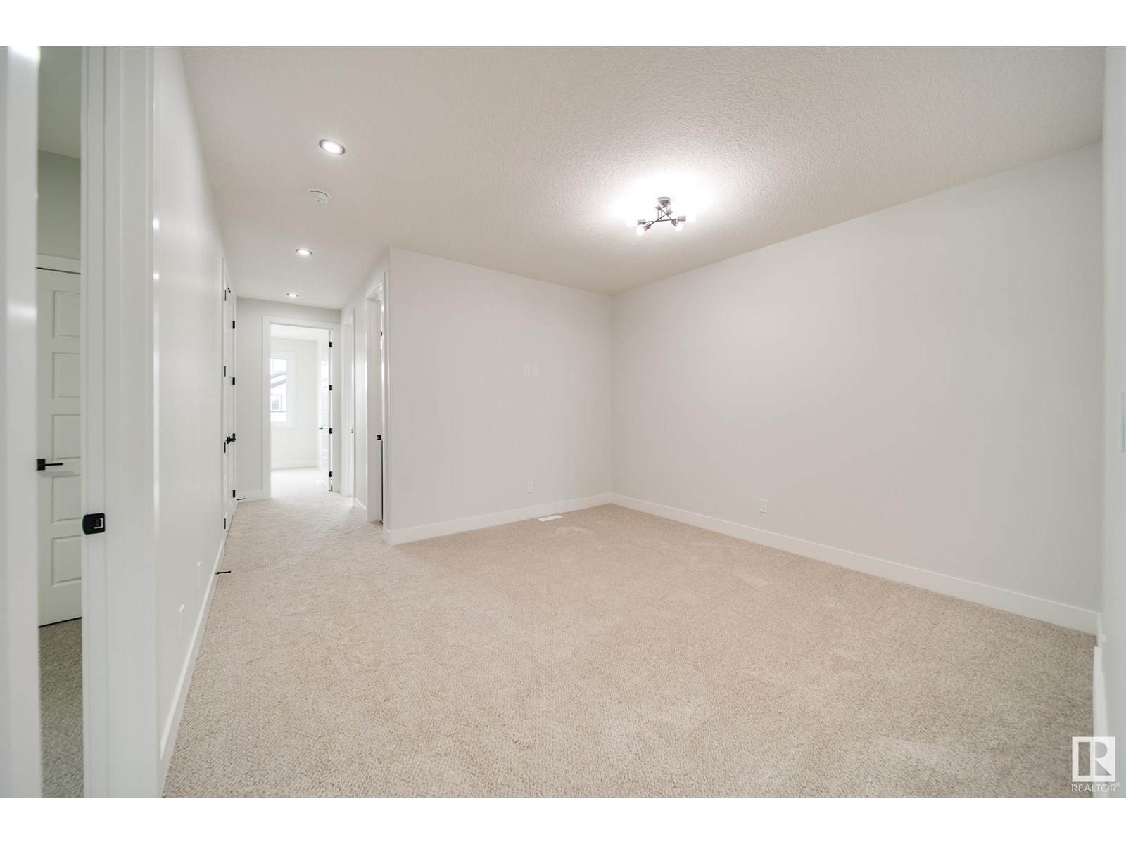 8812 183 AV NW, Edmonton