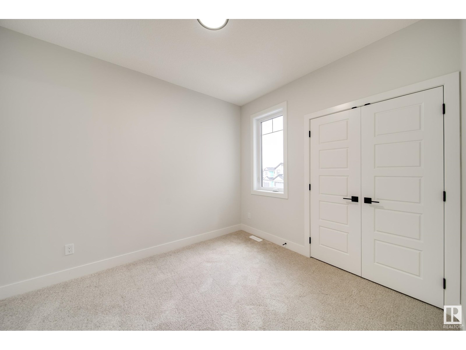 8812 183 AV NW, Edmonton