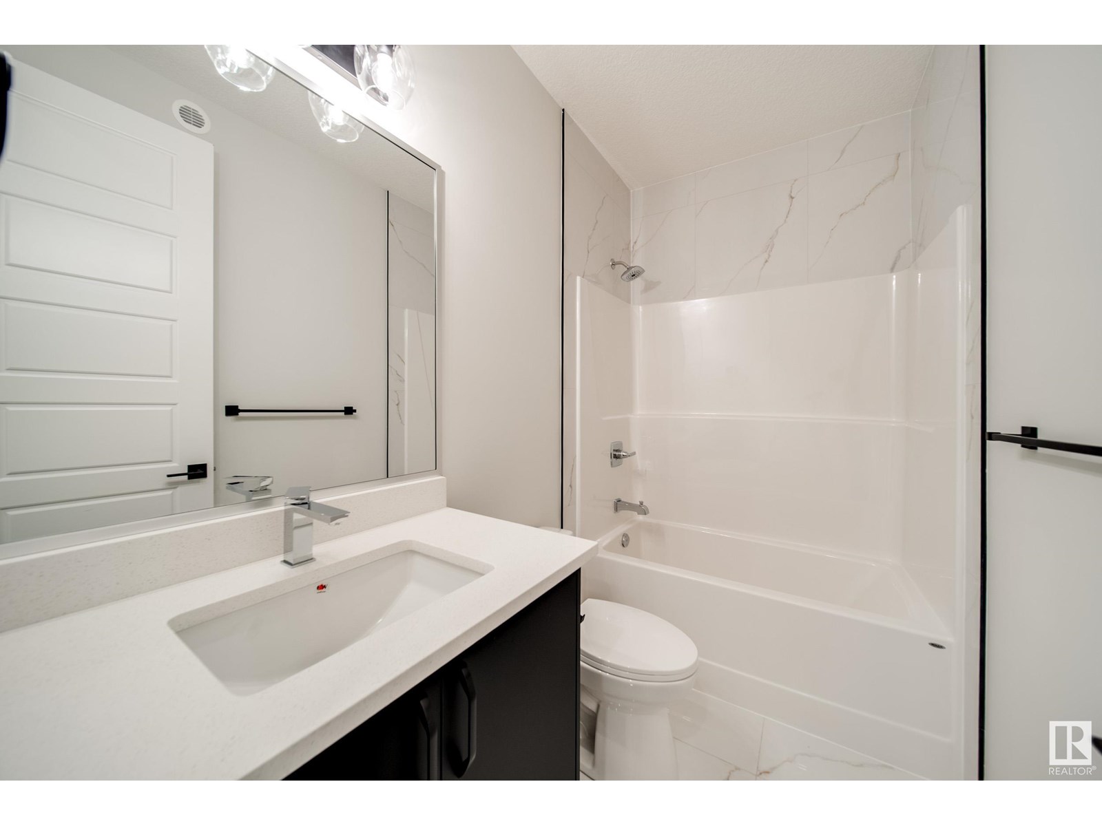 8812 183 AV NW, Edmonton