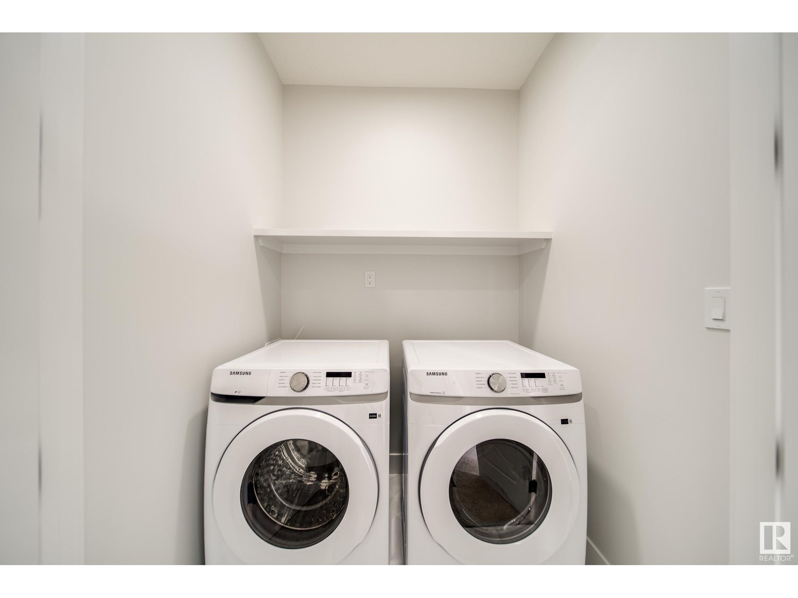 8812 183 AV NW, Edmonton