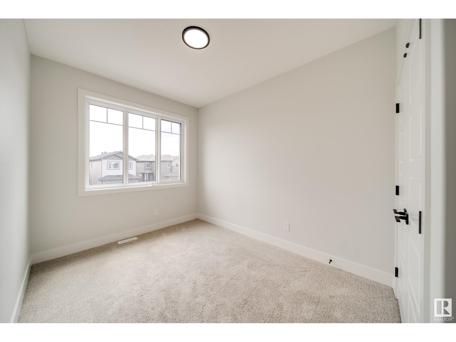 8812 183 AV NW, Edmonton