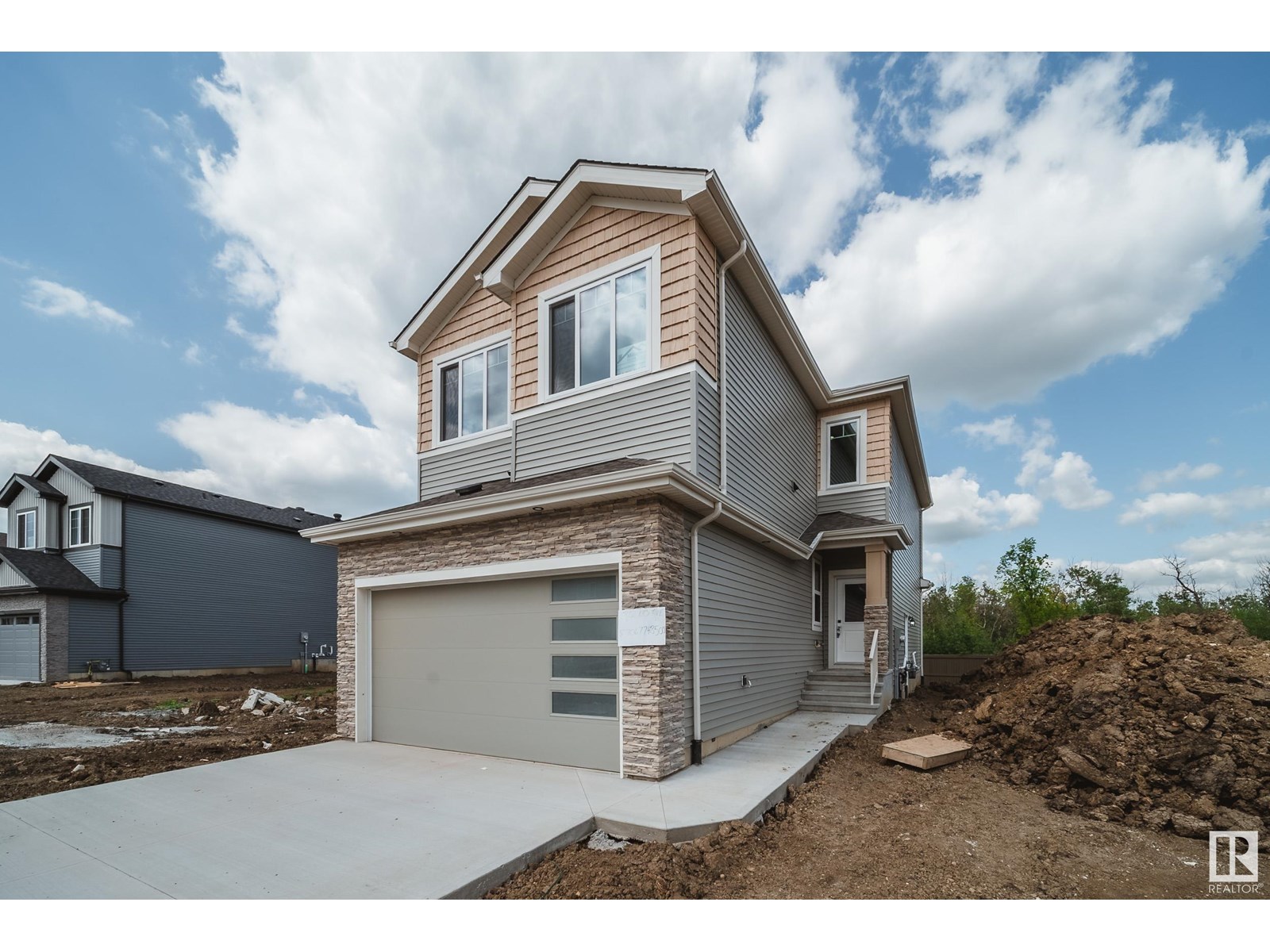 8812 183 AV NW, Edmonton