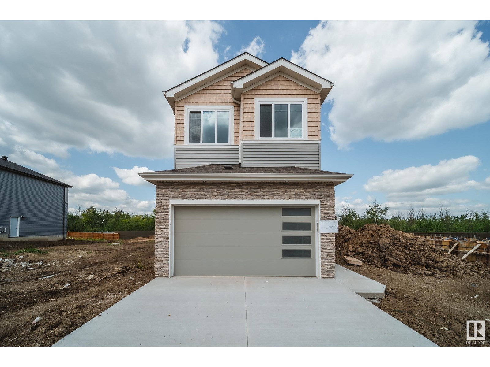 8812 183 AV NW, Edmonton