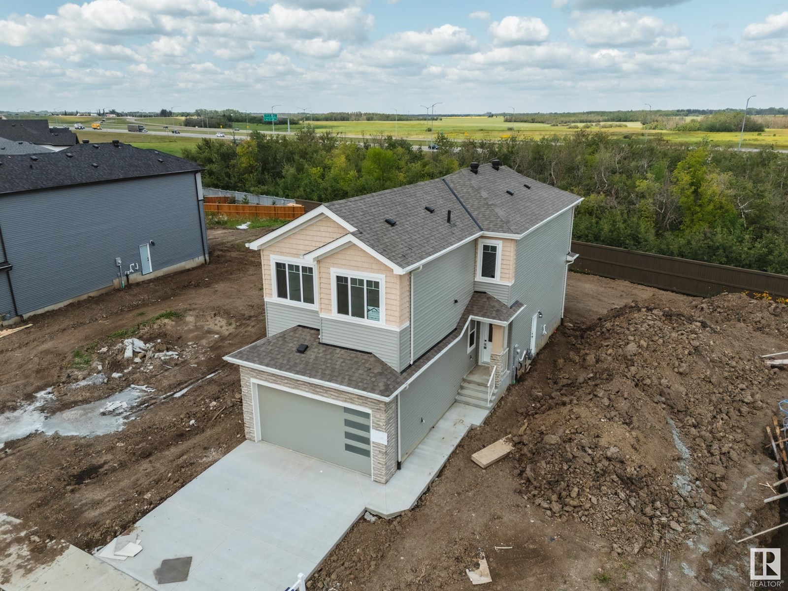 8812 183 AV NW, Edmonton