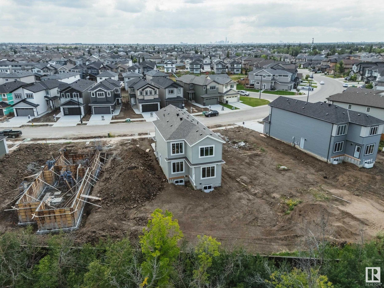 8812 183 AV NW, Edmonton