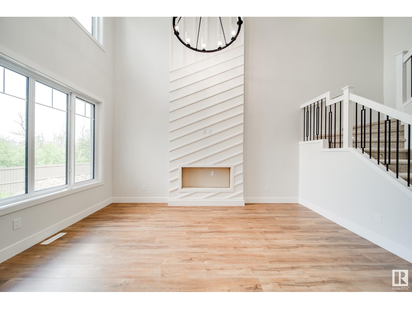 8812 183 AV NW, Edmonton