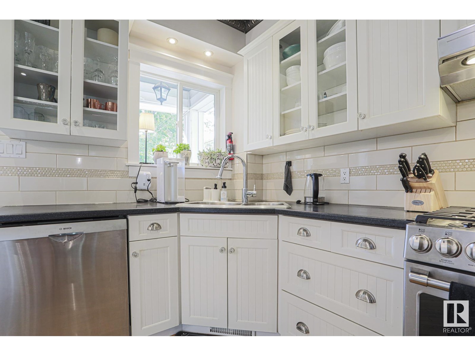 Photo 53 of 9829 88 Av Nw, Edmonton AB