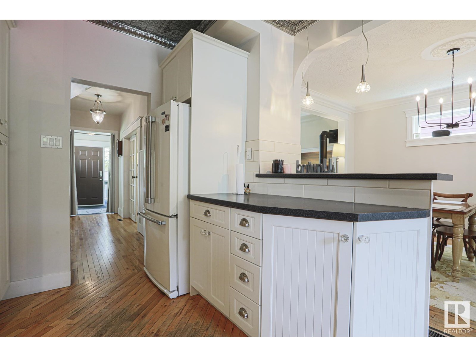 Photo 1 of 9829 88 Av Nw, Edmonton AB