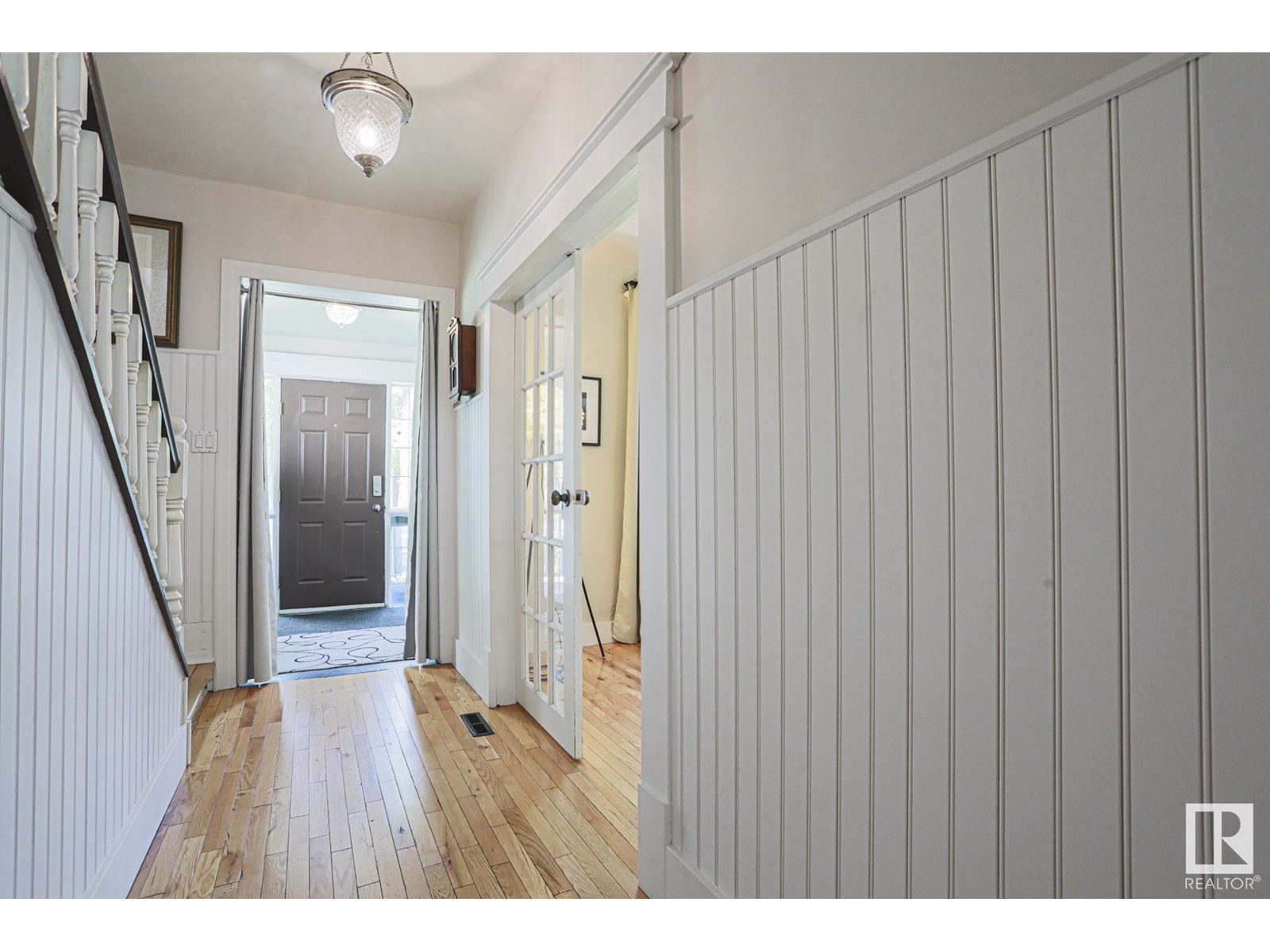 Photo 12 of 9829 88 Av Nw, Edmonton AB