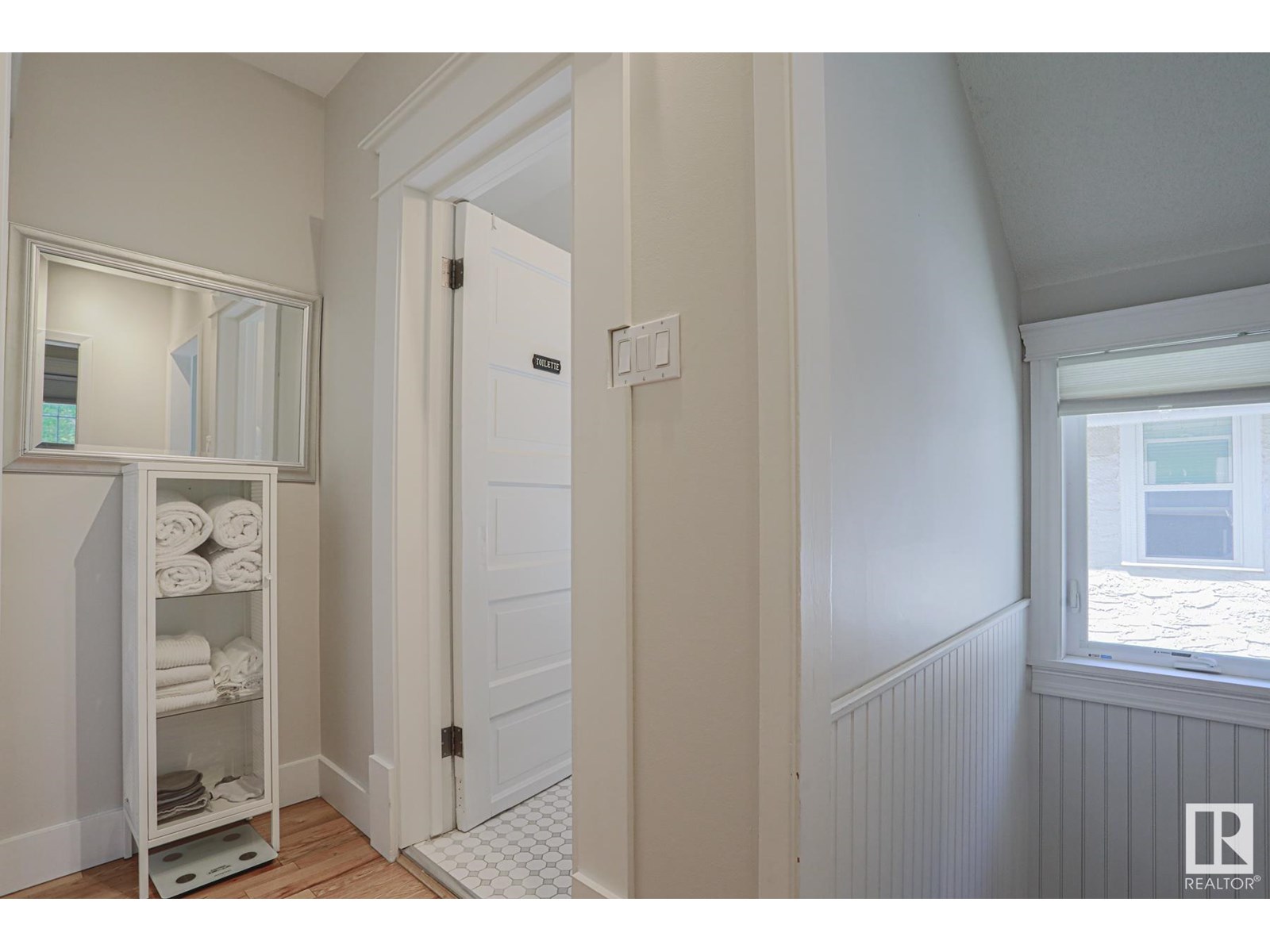 Photo 18 of 9829 88 Av Nw, Edmonton AB
