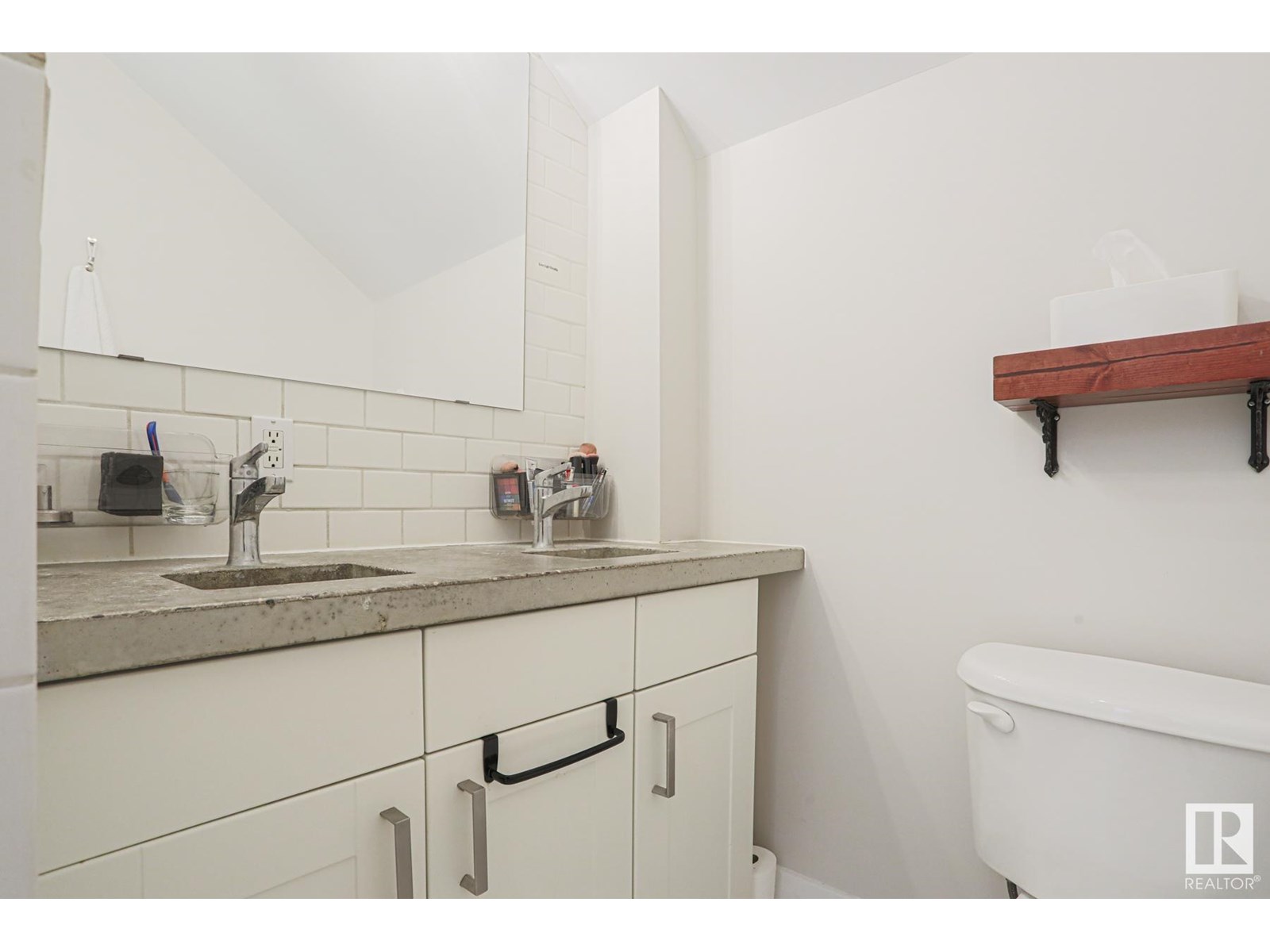 Photo 20 of 9829 88 Av Nw, Edmonton AB