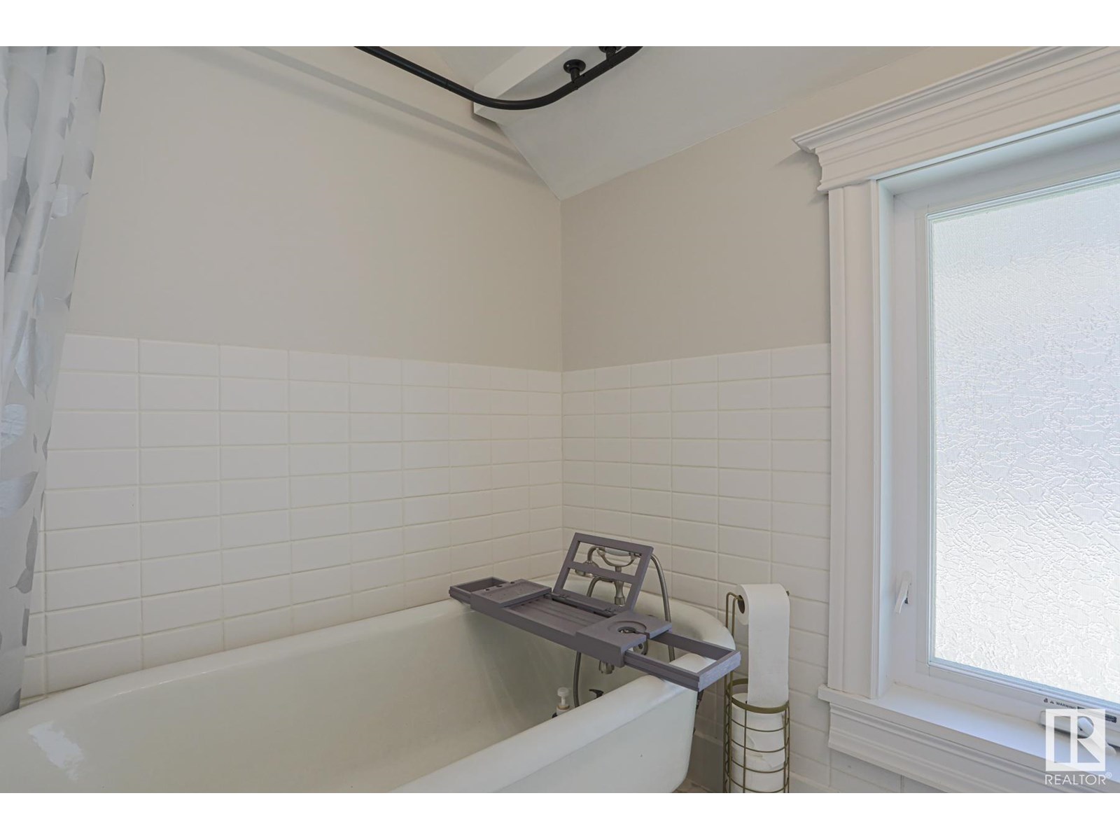Photo 2 of 9829 88 Av Nw, Edmonton AB