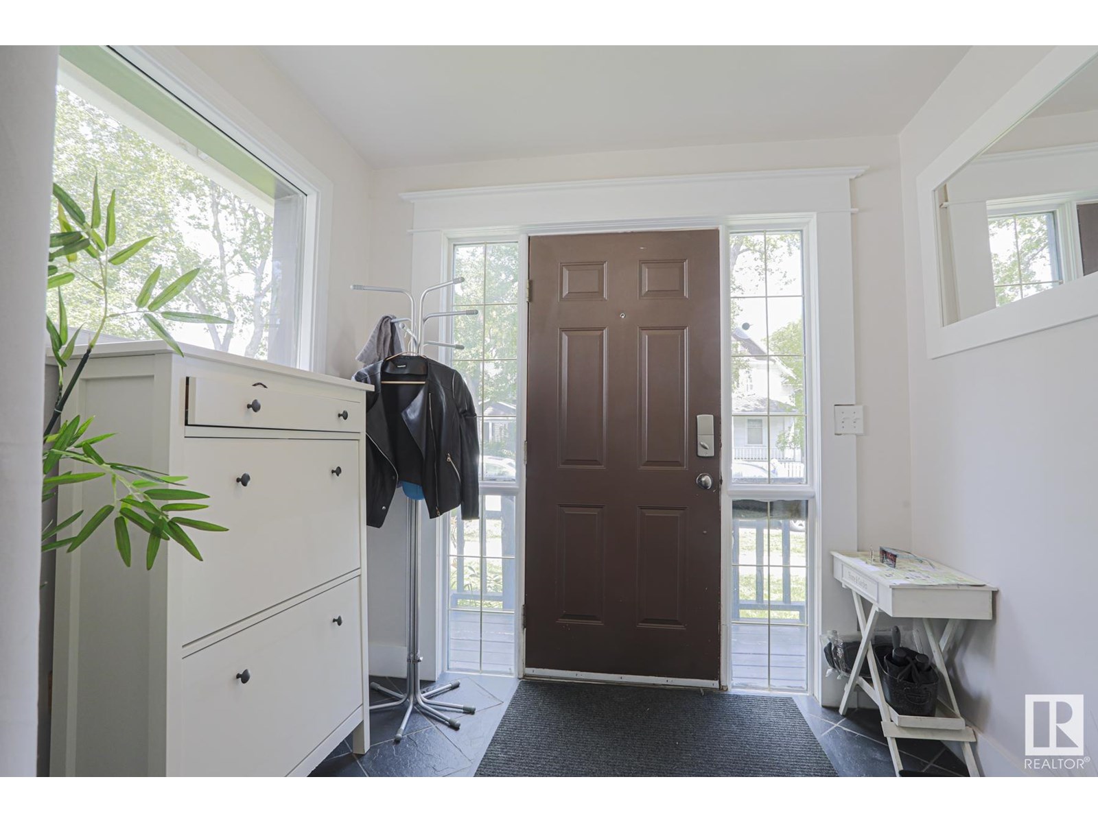 Photo 7 of 9829 88 Av Nw, Edmonton AB