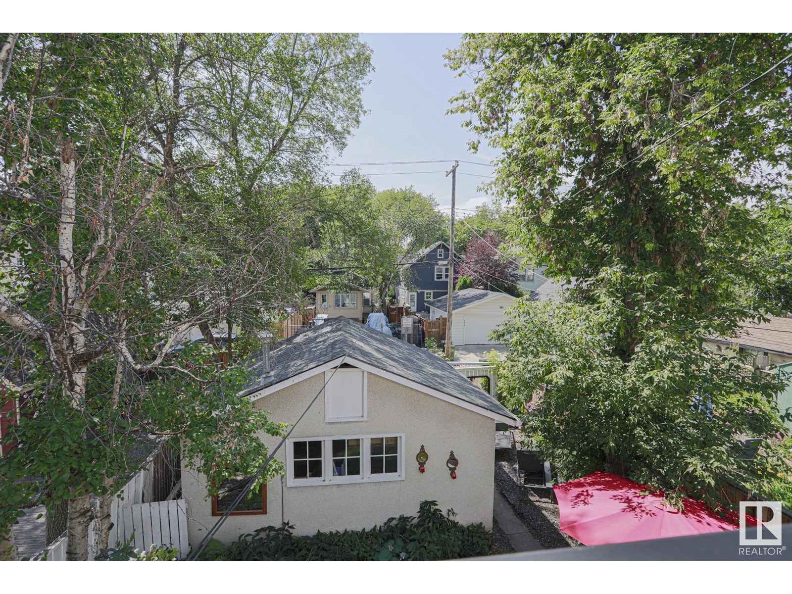 Photo 3 of 9829 88 Av Nw, Edmonton AB
