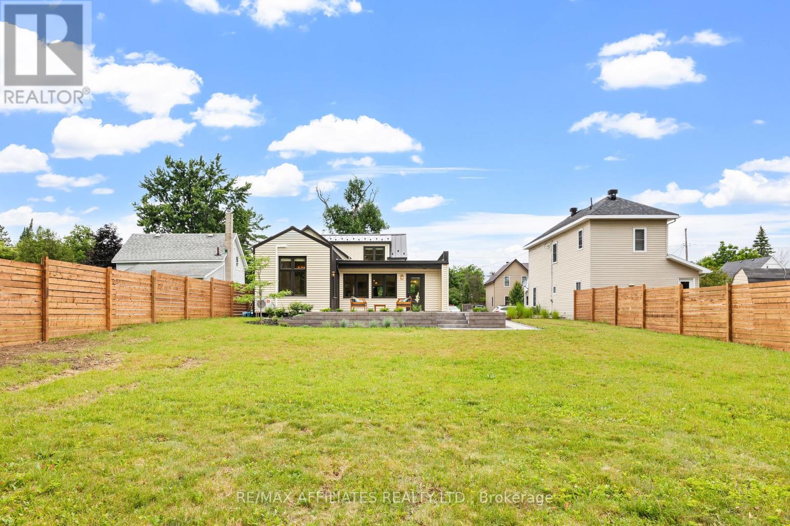 Photo 32 of 20 Grant Street, Perth ON
