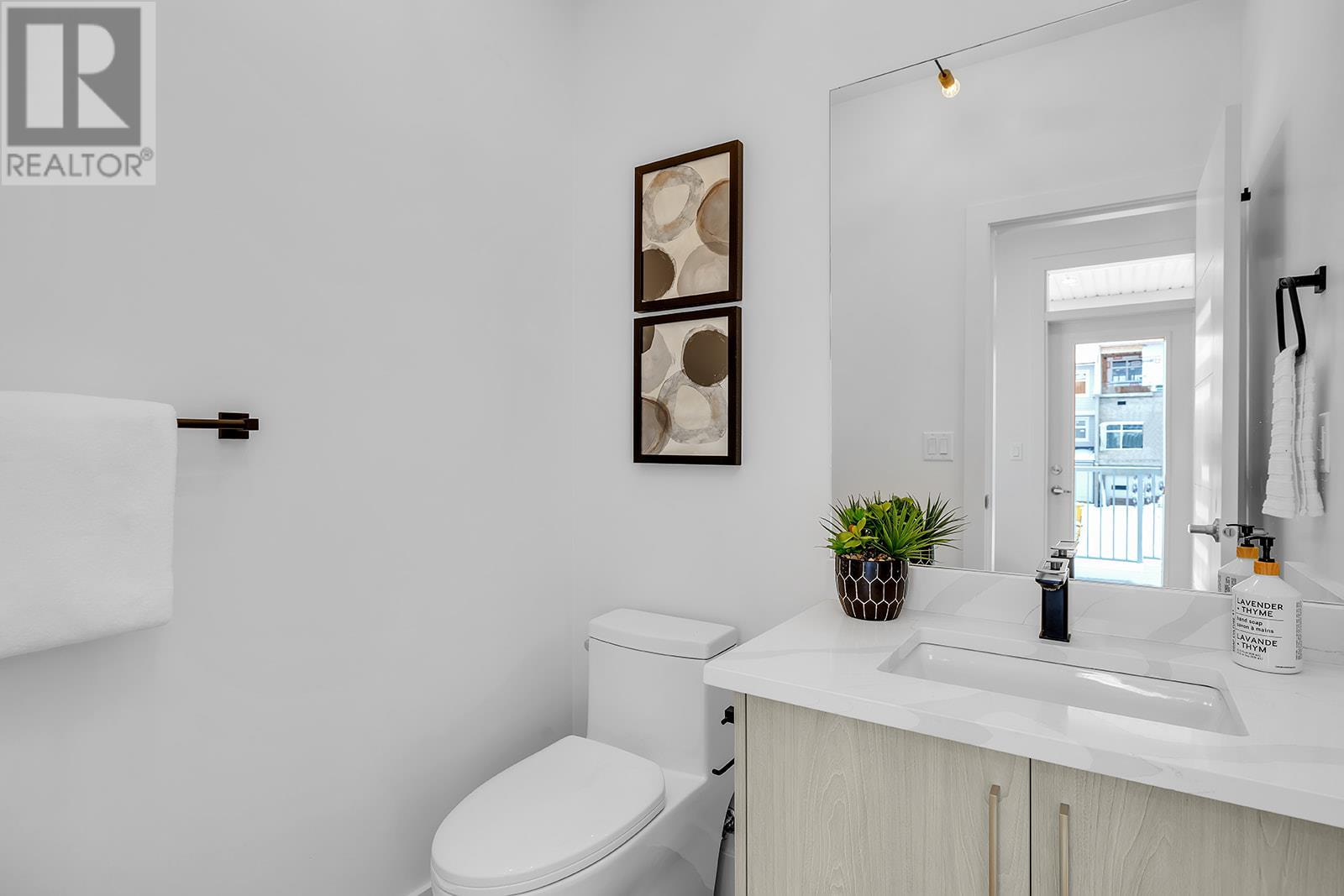 106 5300 Main Street, Kelowna