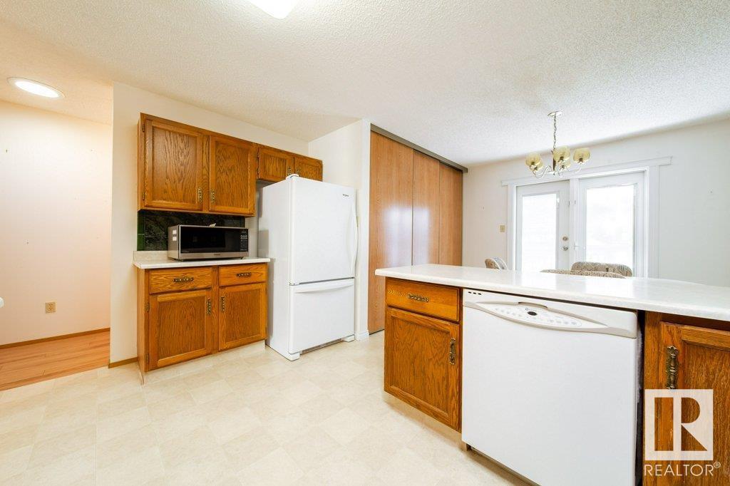 Photo 13 of 10686 153 Ave Nw Nw, Edmonton AB