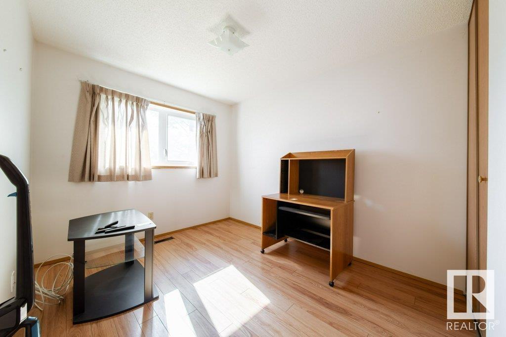 Photo 18 of 10686 153 Ave Nw Nw, Edmonton AB