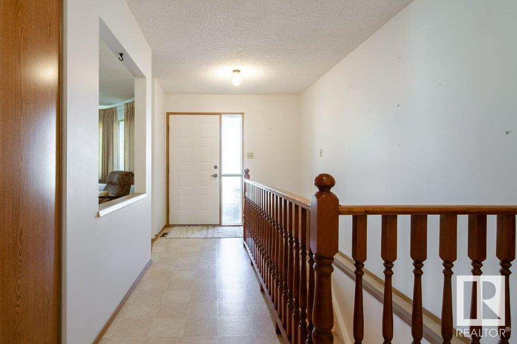 Photo 4 of 10686 153 Ave Nw Nw, Edmonton AB