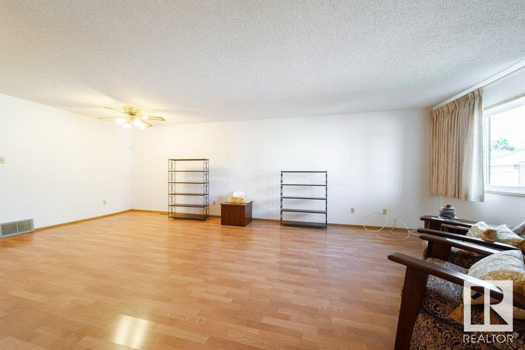 Photo 5 of 10686 153 Ave Nw Nw, Edmonton AB
