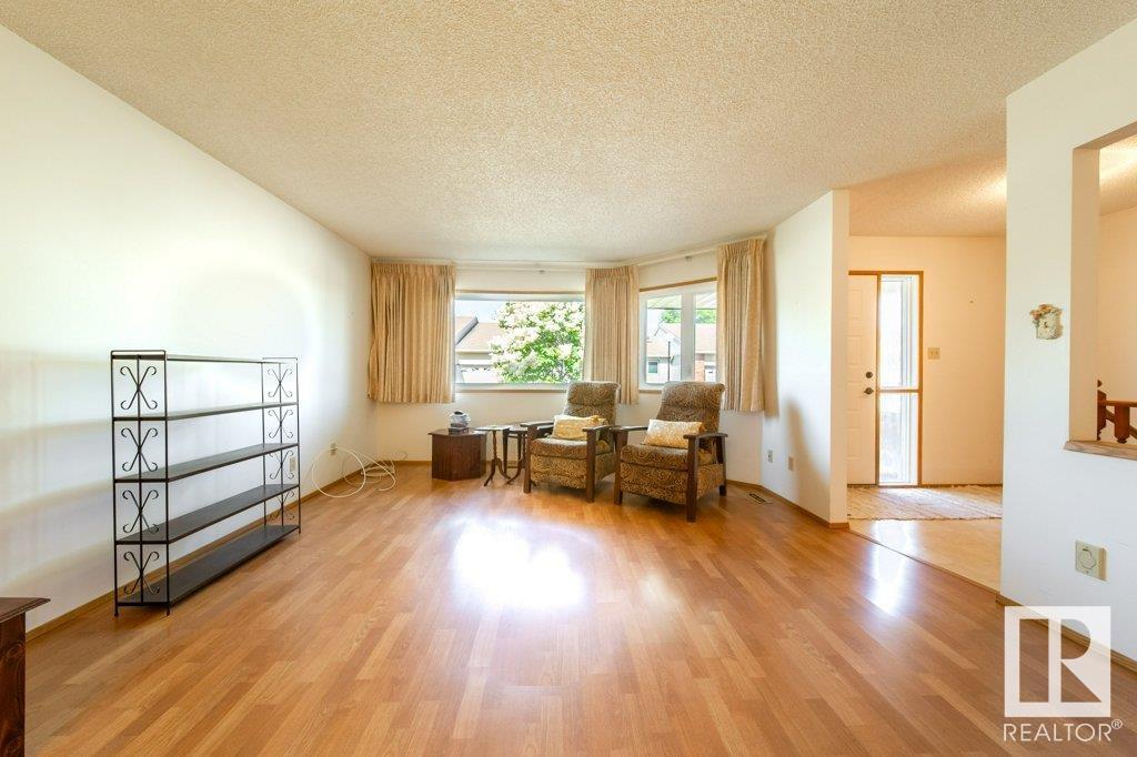 Photo 6 of 10686 153 Ave Nw Nw, Edmonton AB