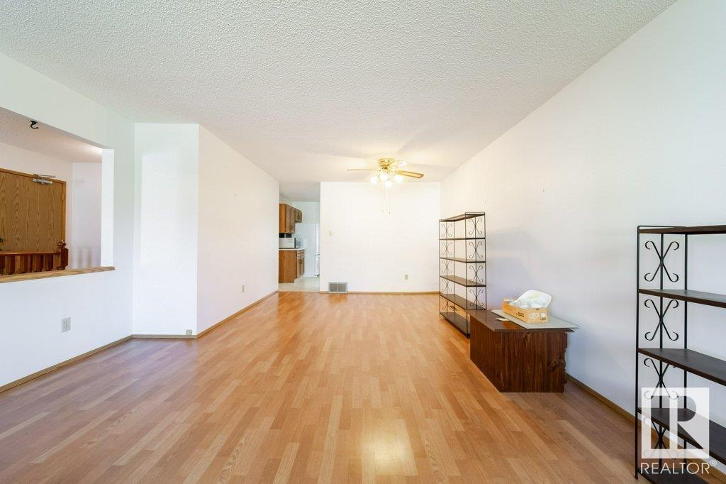 Photo 8 of 10686 153 Ave Nw Nw, Edmonton AB