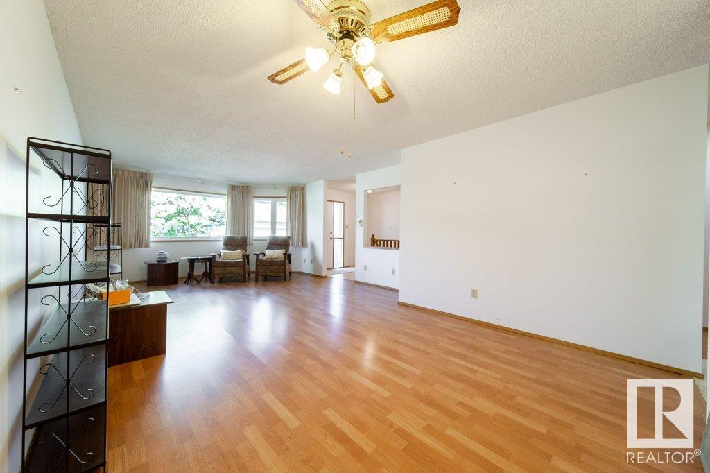 Photo 9 of 10686 153 Ave Nw Nw, Edmonton AB
