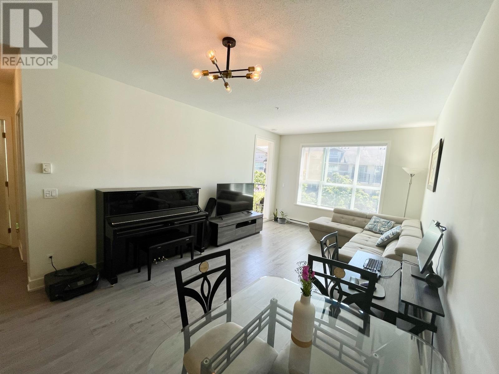 Photo 8 of 301 5788 Sidley Street, Burnaby BC