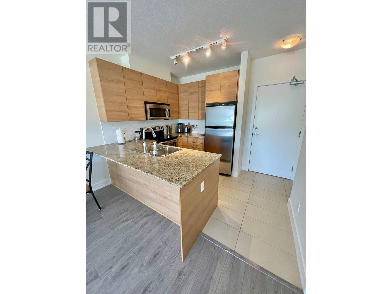 Photo 6 of 301 5788 Sidley Street, Burnaby BC
