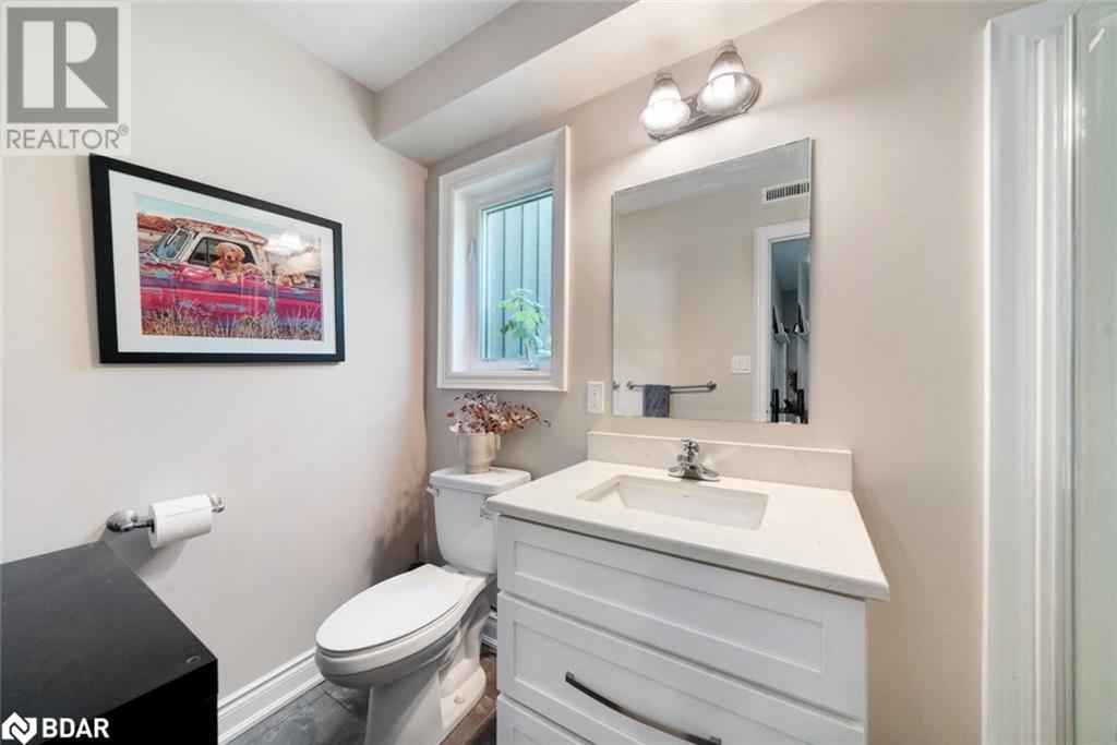 Photo 30 of 640 Mapleview Drive E, Innisfil ON
