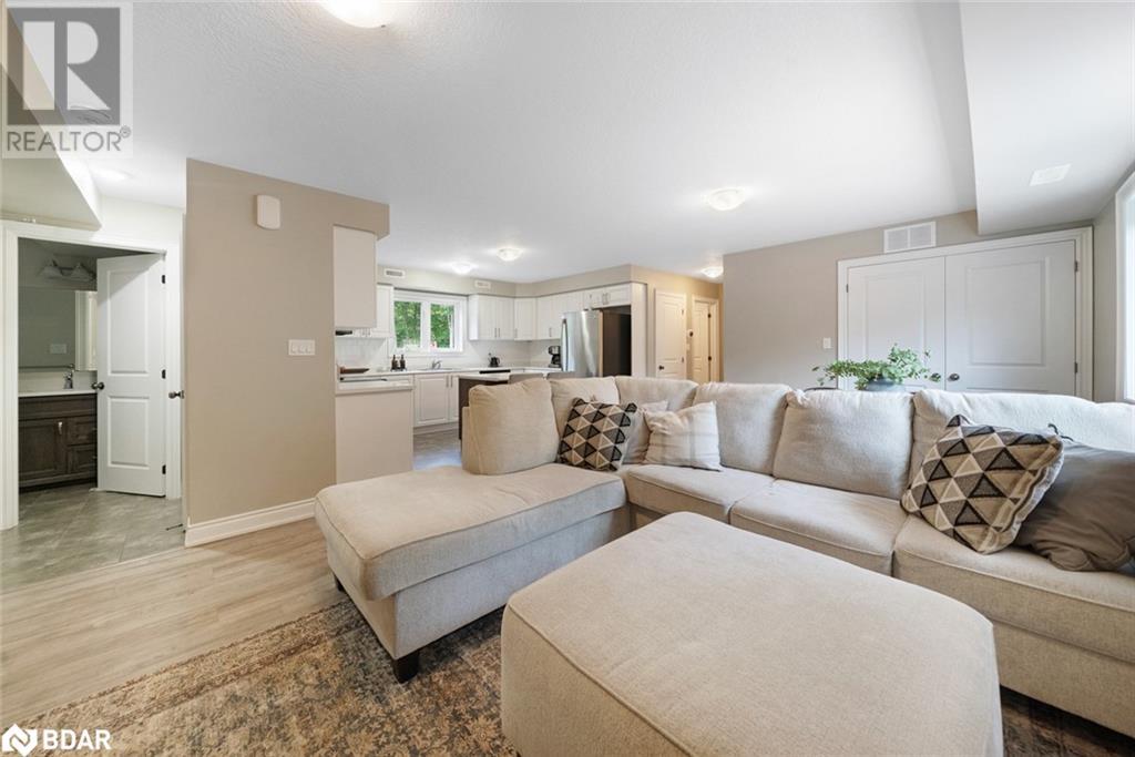Photo 49 of 640 Mapleview Drive E, Innisfil ON
