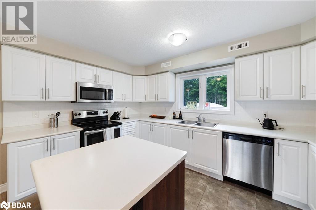 Photo 48 of 640 Mapleview Drive E, Innisfil ON